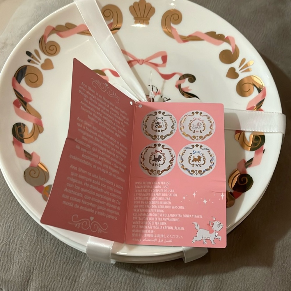 Nwt disney x ann shen aristocat dessert plates